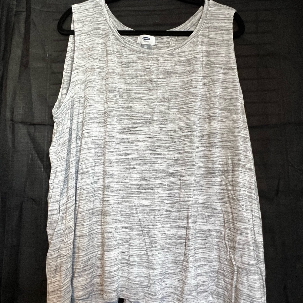 Old navy active tank with open back